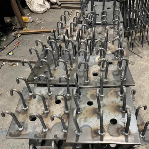 图纸中如何确定南平预埋件的位置？